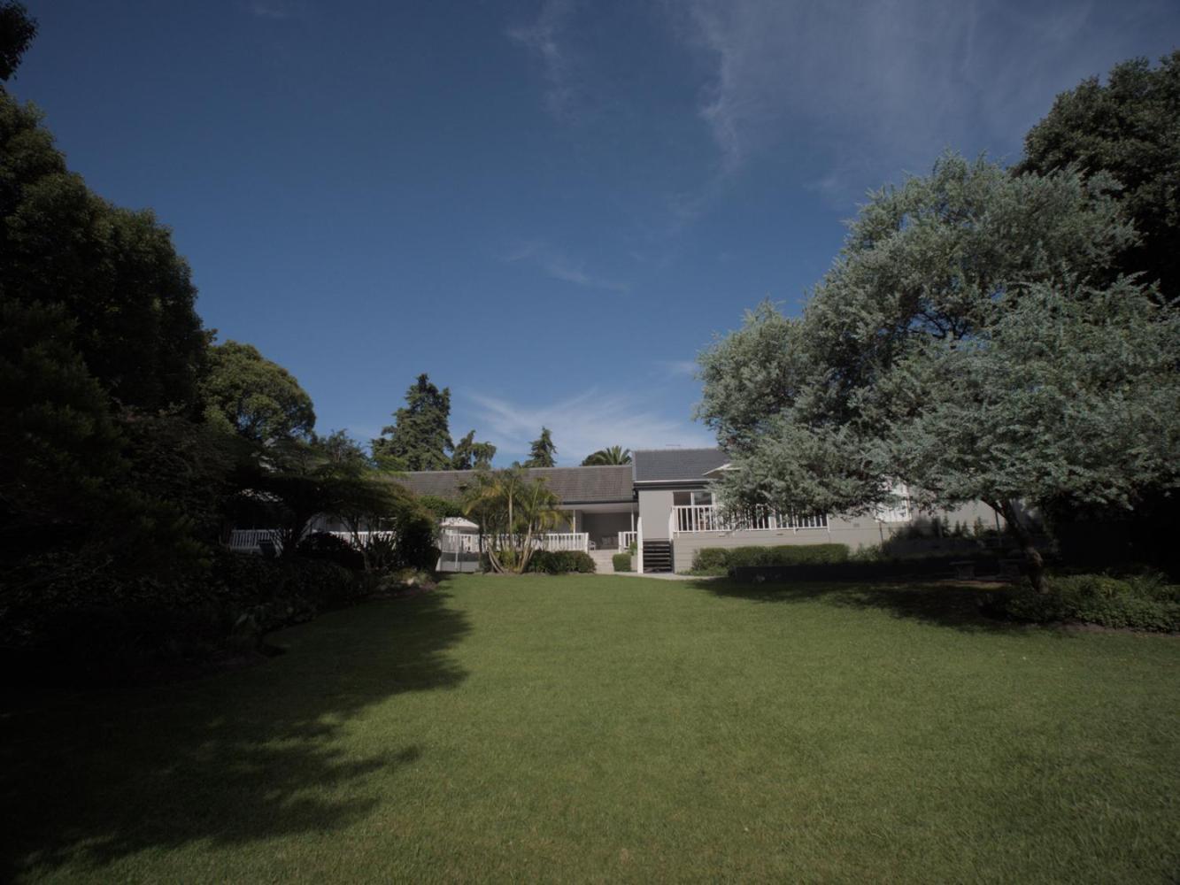Arbour1 Guesthouse George Esterno foto