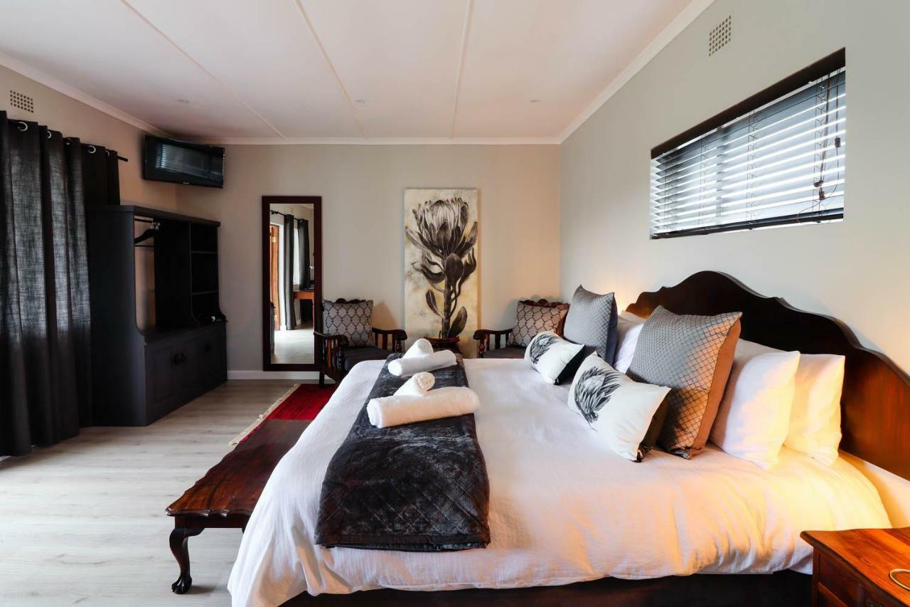 Arbour1 Guesthouse George Esterno foto