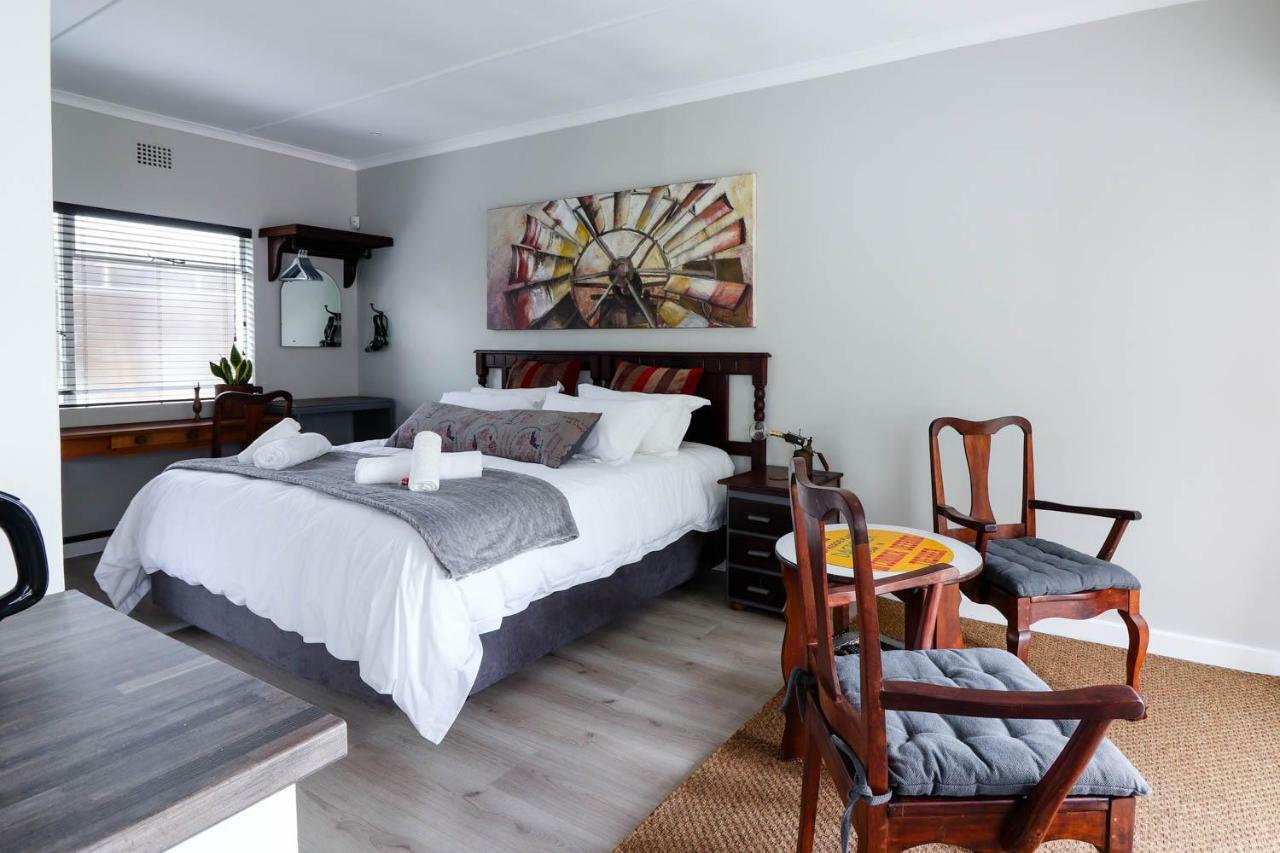 Arbour1 Guesthouse George Esterno foto